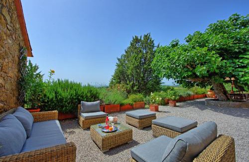 Agello Villa | Villa Uccellaia by PosarelliVillas