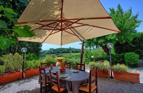 Agello Villa | Villa Uccellaia by PosarelliVillas