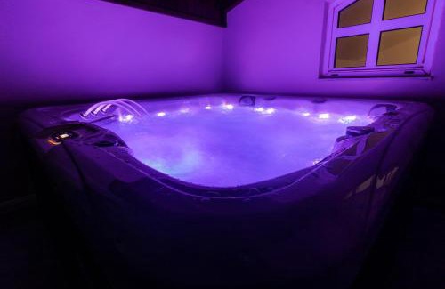 Roussospiti Appartement | Villa Ventus, 40sqm private pool & hot tub!