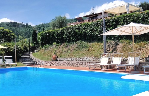 Camaiore Villa | Villa avec piscine dans la relaxation des collines et à seulement 4 km de la mer