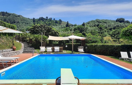 Camaiore Villa | Villa avec piscine dans la relaxation des collines et à seulement 4 km de la mer