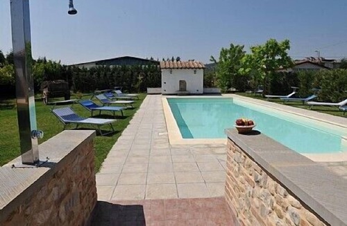Citerna Villa | Villa Vezzosa Grande: Une ancienne ferme caractéristique et accueillante.