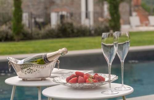 Tresana Maison | VILLA VIOLA 10Pax Large Pool A/C, BBQ, Private Chef, Wine tasting, near 5 Terre