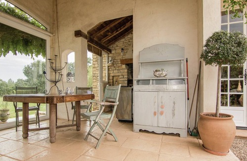 Saint-Bonnet-la-Riviere Villa | Villa confortable avec piscine