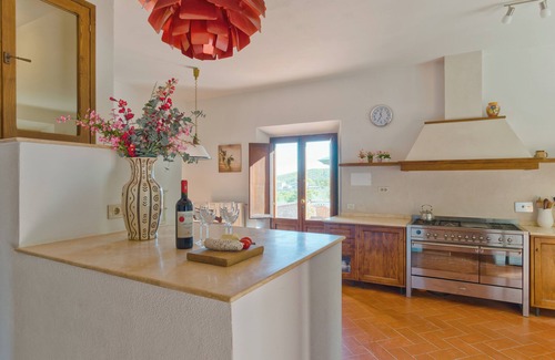 Castellina in Chianti Villa | Villa W/Infinty Pool Villa in the Heart of Chianti