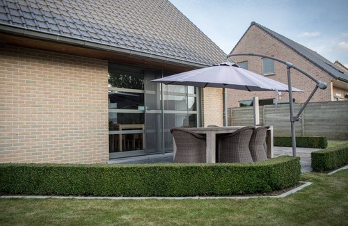 Poelkapelle Villa | "villa Westhoek", Spacious & Stylish 4 Bedroom Villa for 8 People Near Ypres