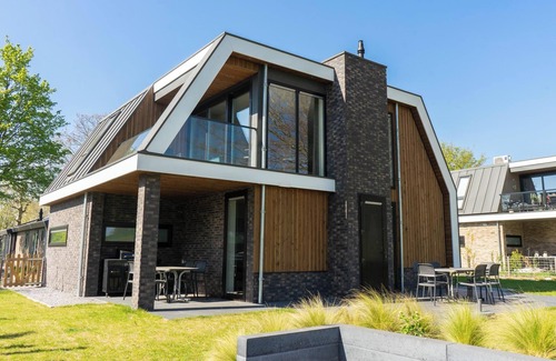 Biddinghuizen Maison | Villa with 5 bedrooms, traditional sauna and a garden