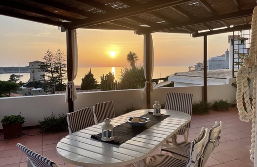 Giglio Campese Villa | Villa with a unique view over the bay of Giglio Campese