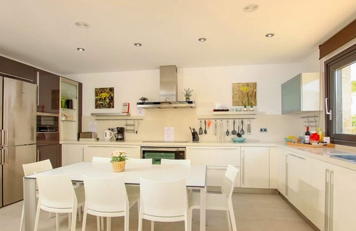 Cala San Vicente Maison | Villa with detached house, air conditioning, wifi, garden, private swimming pool