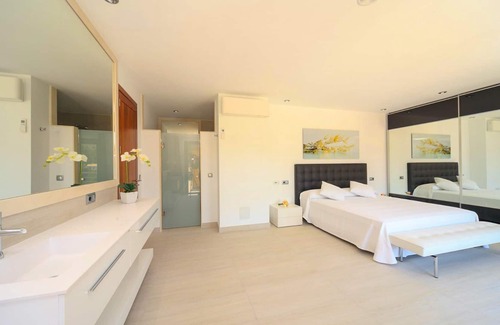 Cala San Vicente Maison | Villa with detached house, air conditioning, wifi, garden, private swimming pool