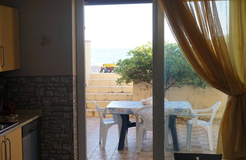 Marchesana Maison | Villa avec accès direct à la plage et avec une belle vue mer.