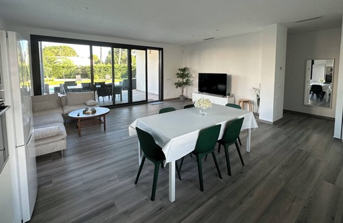 Mas Pinell Villa | Villa avec Piscine à 5 minutes à pied de la plage de Mas Pinell !