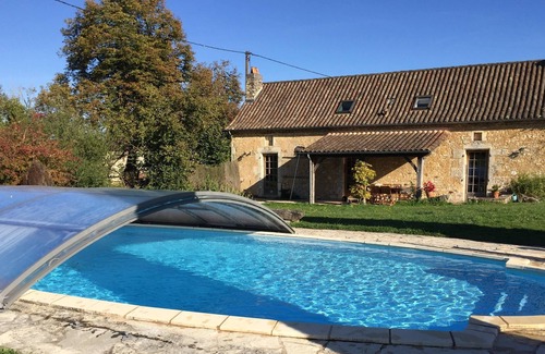 Savignac-les-Eglises Villa | Villa avec piscine privée avec vue sur Walnut Grove et Woods