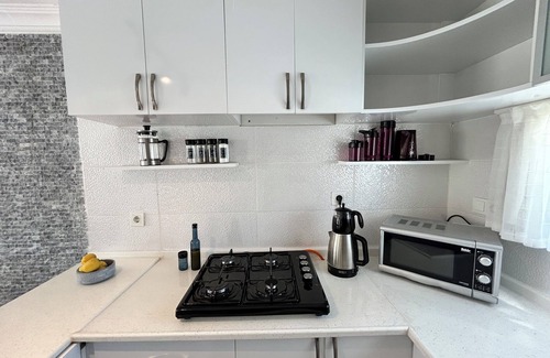 Karaoz Villa | Villa with Garden 5 min to Airport , 10 min to Optimum