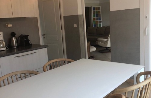La Ciotat Appartement | RDC de villa avec jardin et piscine privée, très calme, 5 mn de la plage. WI-FI