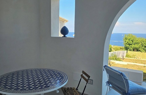 Panarea Villa | VILLA WITH GARDEN IN PANAREA 150 METERS FROM THE SEA, WITH AIR CONDITIONING AND WIFI