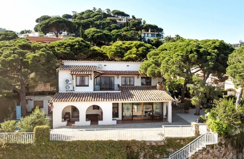 Tossa de Mar Villa | Belle villa avec vue magnifique sur la mer et la piscine.