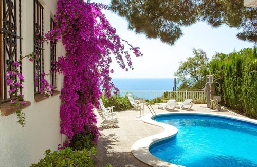 Tossa de Mar Villa | Belle villa avec vue magnifique sur la mer et la piscine.