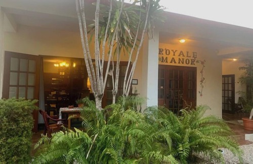 Corozal Cottage | VILLA with Ocean/Canal Views, Pool, King GET 35% OFF WHEN USING US CREDIT CARD.
