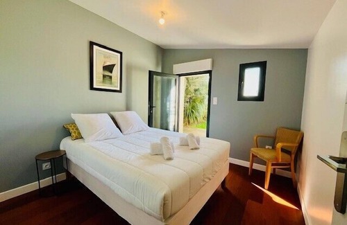 Quartier des Boucholeurs Maison | Villa with pool and sea view
