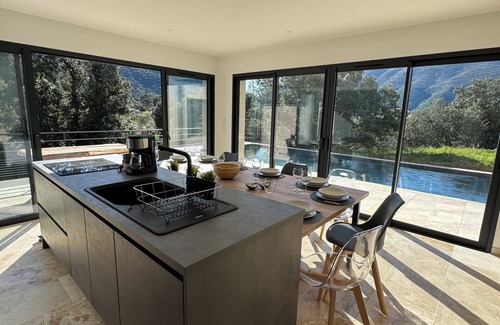 Mollans-sur-Ouveze Villa | VILLA avec piscine privée, proche MONT VENTOUX, prise véhicule électrique