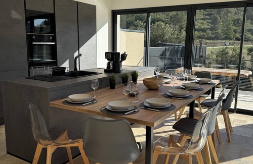 Mollans-sur-Ouveze Villa | VILLA avec piscine privée, proche MONT VENTOUX, prise véhicule électrique