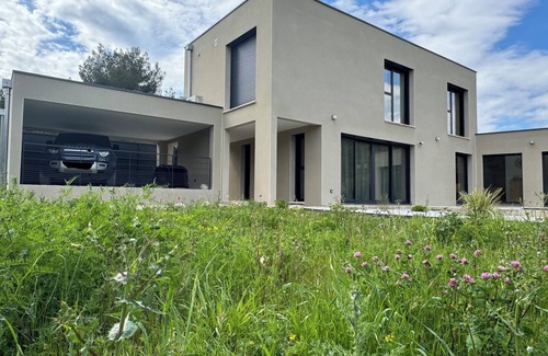Mollans-sur-Ouveze Villa | VILLA avec piscine privée, proche MONT VENTOUX, prise véhicule électrique