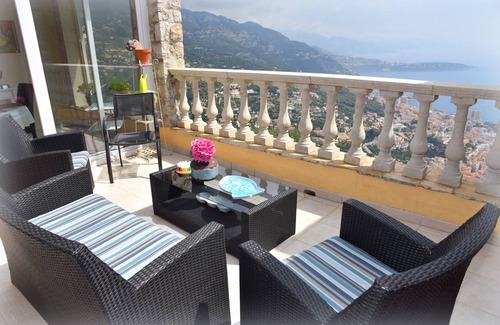 La Turbie Villa | VILLA AVEC VUE PANORAMIQUE SUR MONACO ET L'ITALIE POUR 4 PERSONNES