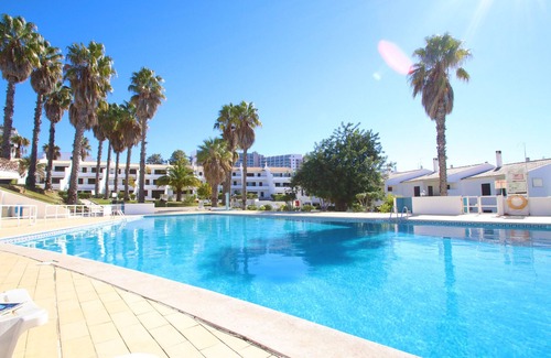 Montechoro Villa | TRADITIONAL VILLA, VERY WELL SITUATED, LARGE COMMUNAL POOL & GARDEN, A/C, WIFI