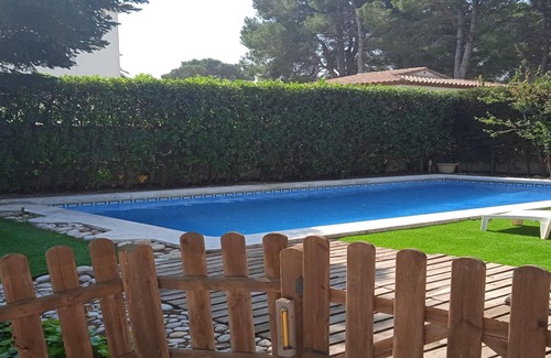 Miami Platja Villa | VILLA AVEC PISCINE ET JARDIN PRIVÉ À 3 KM DE LA MER
