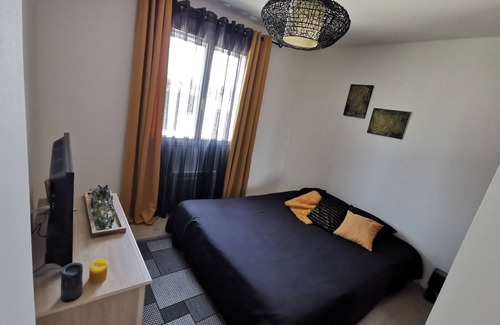 Villate Maison | Villa avec piscine et terrasse en travertin