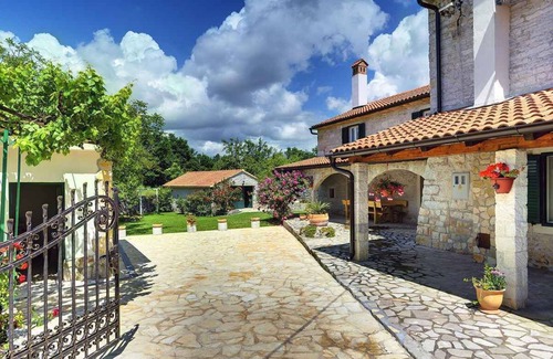 Rojnici Villa | Villa avec piscine et terrain de volley