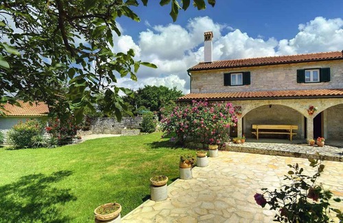Rojnici Villa | Villa avec piscine et terrain de volley