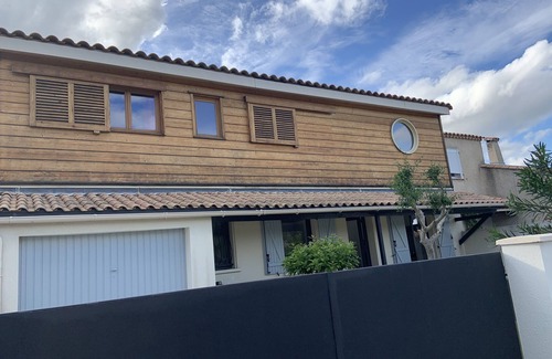 Horte Neuve Maison | Villa avec piscine, proche des plages et du centre-ville.