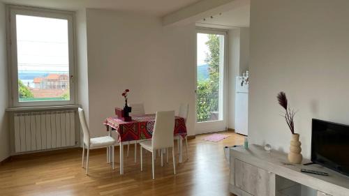 Meina Appartement | Villa with Pool&Garden 8