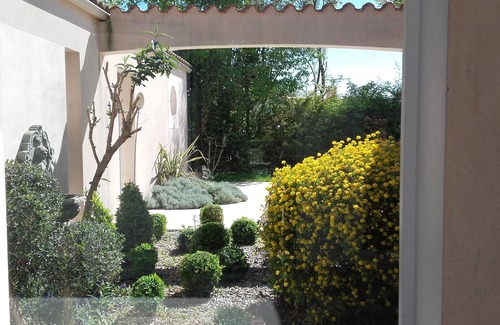 Saint Rogatien Villa | Villa avec piscine, dans un parc arboré, quartier calme, 6 personnes, 3 chambres