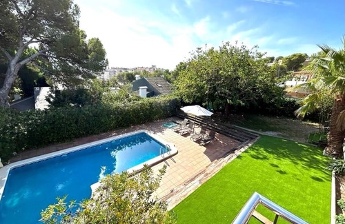 El Roc de Sant Gaieta Chalet De Ski | Villa with pool, parking and wifi next to Roc de Sant Gaieta with sea views.