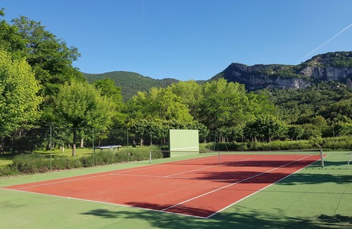 Nyons Maison | Propriété, 3 villas, 6 chambres, piscine, tennis, mini-golf à Nyons, Provence