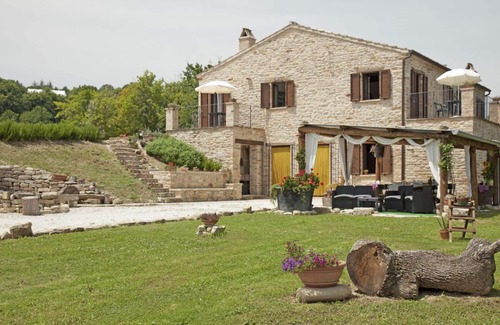 Montelparo Maison | Villa with private pool between the beaches of the Adriatic Sea and the Sibillini National Park