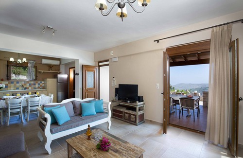 Rethymno Villa | Vue imprenable sur la campagne et la mer pour les familles et les couples avec piscine privée
