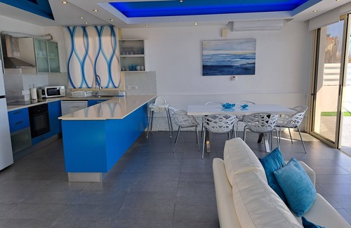 Mazotos Villa | Villa avec piscine privée By The Sea