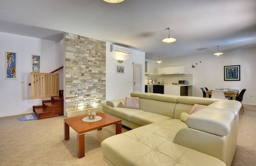 Petehi Maison | Villa avec piscine privée, chaises longues, WLAN, climatisation
