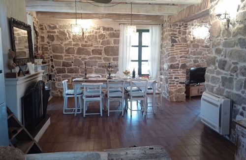 Uri Villa | VILLA EXCLUSIVE AVEC PISCINE PRIVÉE ET HYDROMASSAGE JACUZZI À SFIORO-ALGHERO