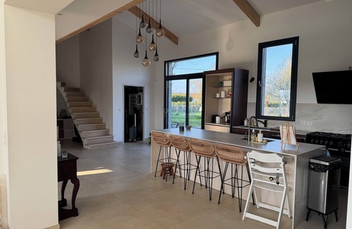 Ambares-et-Lagrave Villa | Villa with swimming pool and large garden - 15 min from Bordeaux