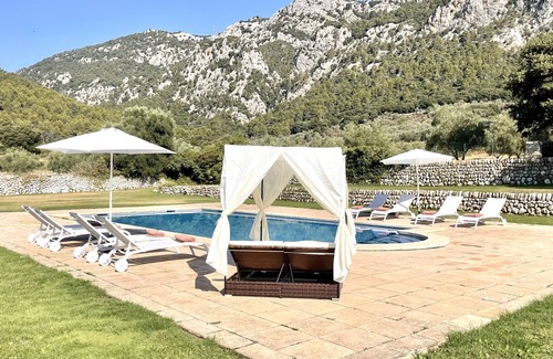 Orient Villa | Belle villa située dans un cadre spectaculaire en Orient. 12 Personnes
