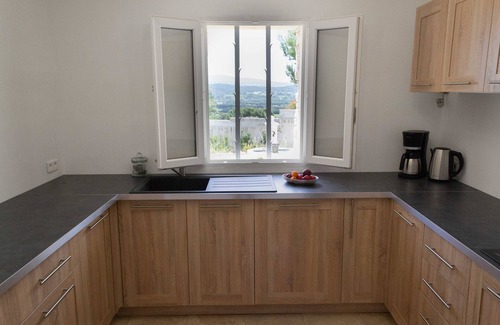 Joucas Maison | Villa avec piscine, vue panoramique sur le Luberon et jardin arboré