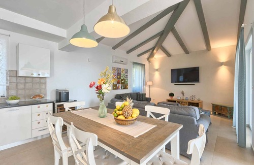 Muzini Villa | Villa avec piscine, sauna et aire de jeux