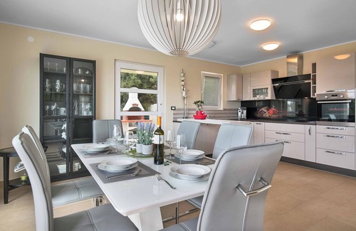 Peroj Maison | Villa avec piscine, vue spectaculaire sur la mer, à 500 m de la mer, TOP LOCATION, WiFi, grill