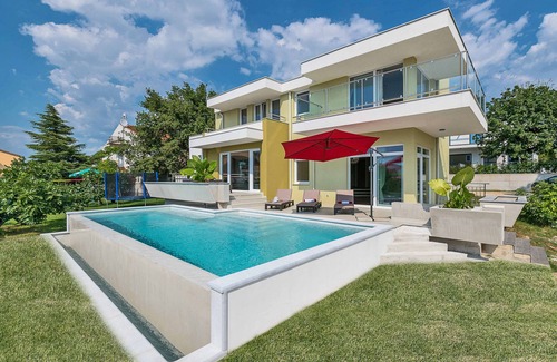 Peroj Maison | Villa avec piscine, vue spectaculaire sur la mer, à 500 m de la mer, TOP LOCATION, WiFi, grill