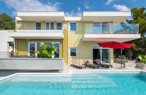 Peroj Maison | Villa avec piscine, vue spectaculaire sur la mer, à 500 m de la mer, TOP LOCATION, WiFi, grill